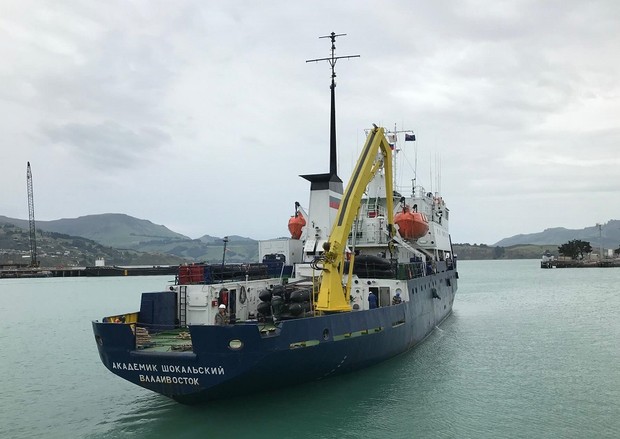 Akademik Shokalskiy, Lyttelton, A.Russ