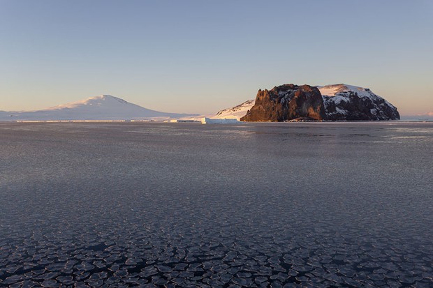 Pancake Ice, Cape Washington and Mt Melbourne_S.Blanc