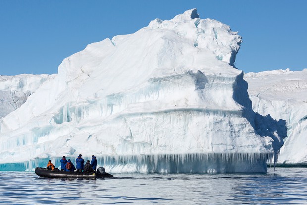 Zodiac cruising the Ross Sea Shelf