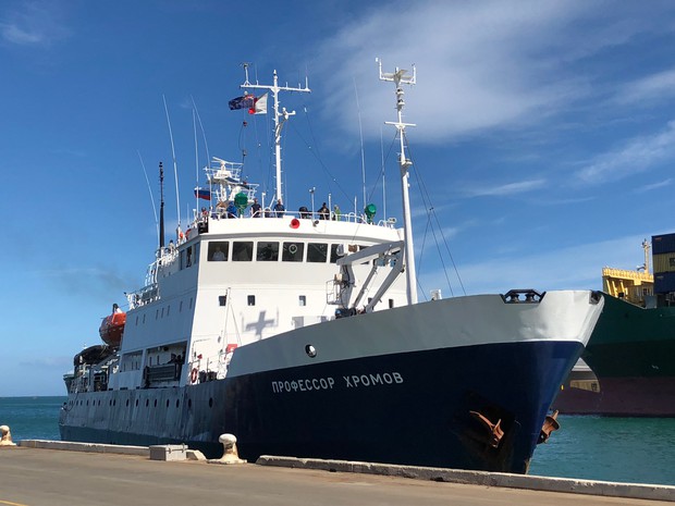 Spirit of Enderby Departing Bluff