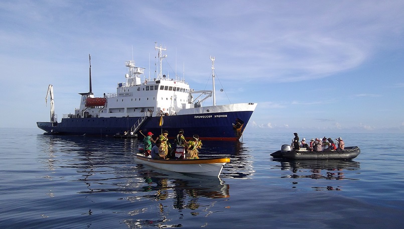 © I. Wilson, Heritage Expeditions. Spirit of Enderby off Manus Island